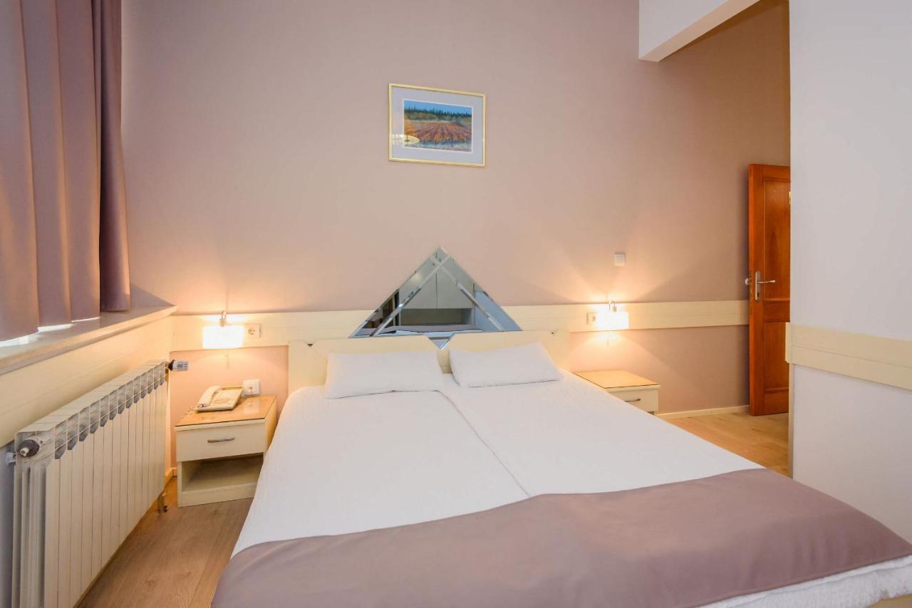 Metković Hotel Mb מראה חיצוני תמונה